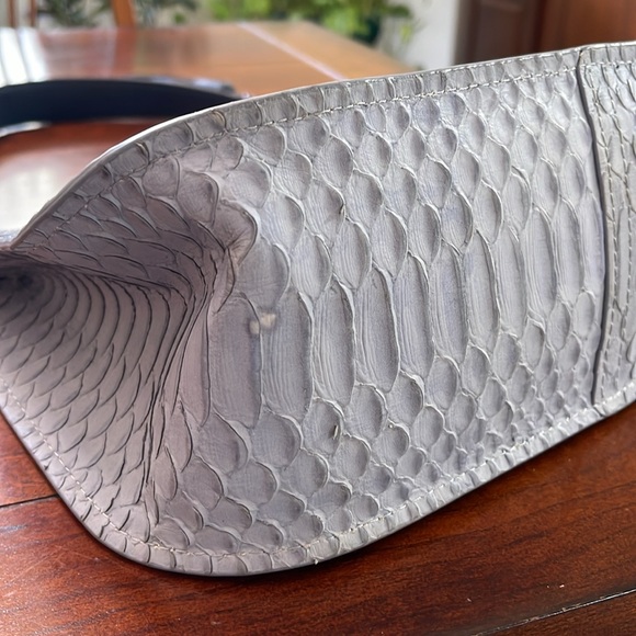 Kate spade croc embossed  bag.  EUC. It’s a lavender/blue. - Picture 14 of 14